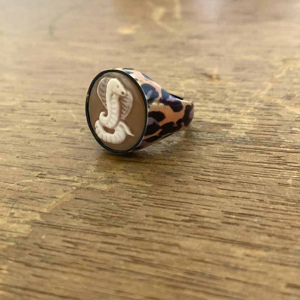 Leopard print cignet ring with snake cameo